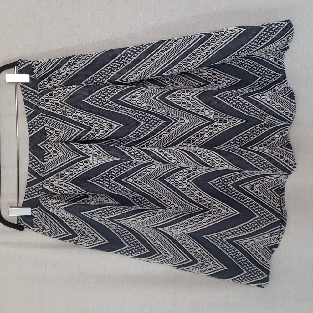 JOE B Blue and white midi skirt size extra large